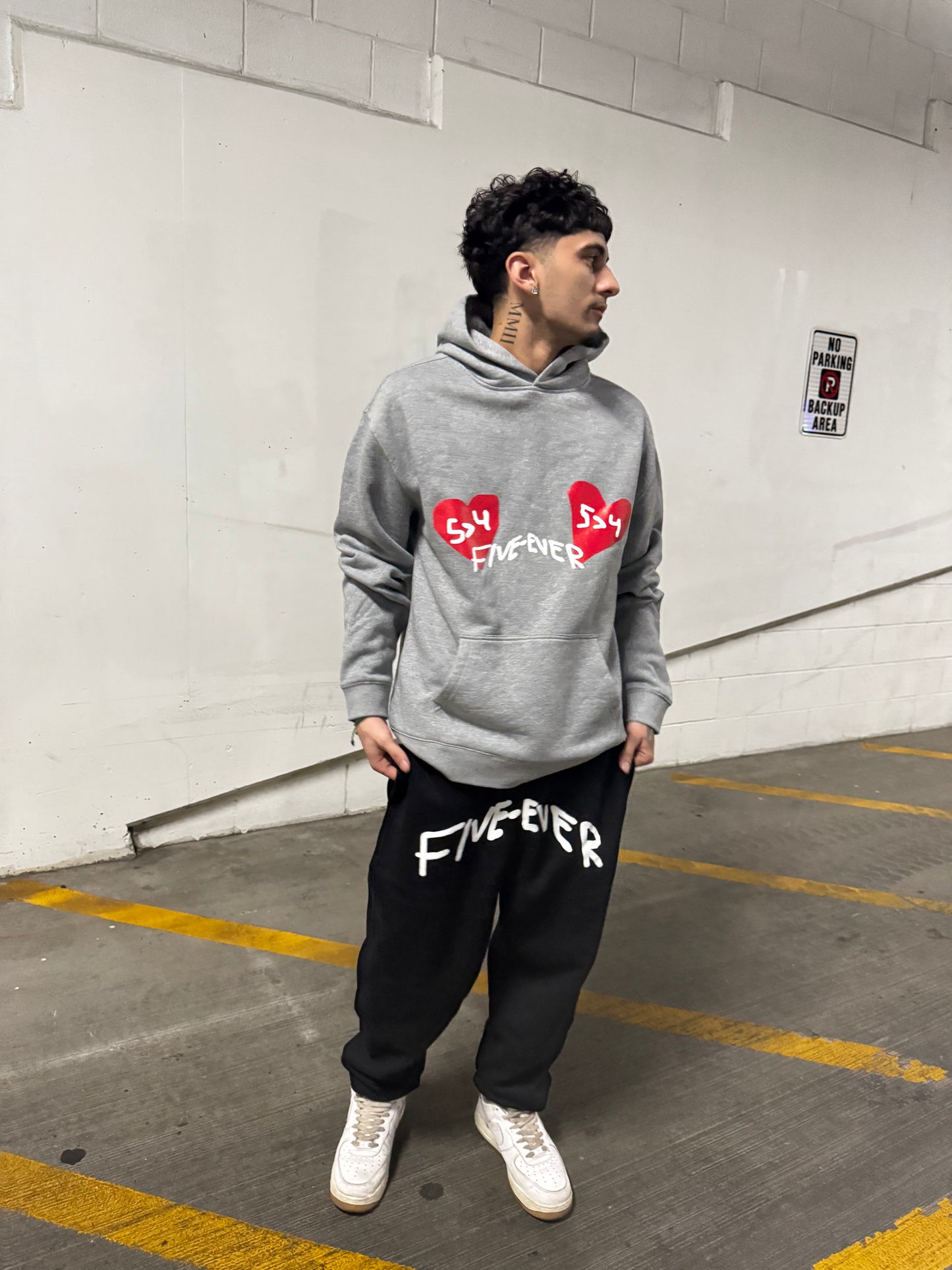 Greater Than 4 - Sweats Black